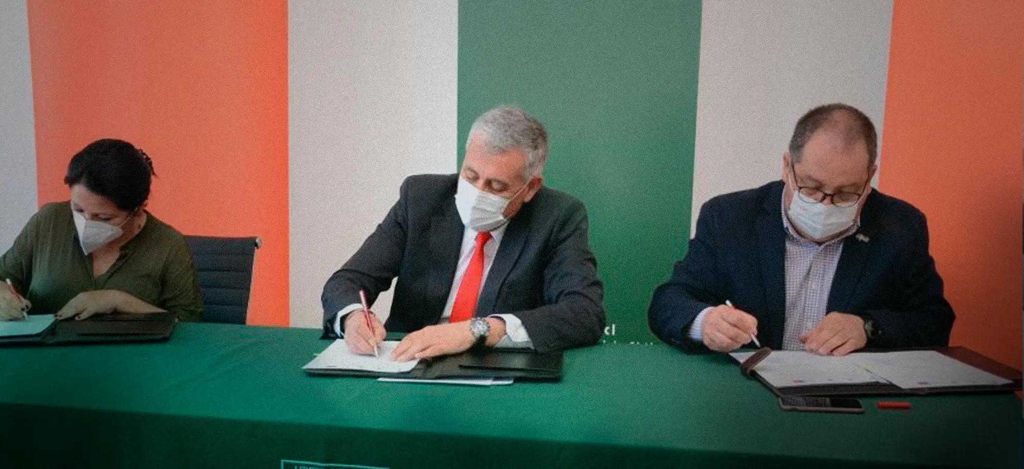 Ci2030 e InnovING2030 firman acuerdo de colaboración en UACH