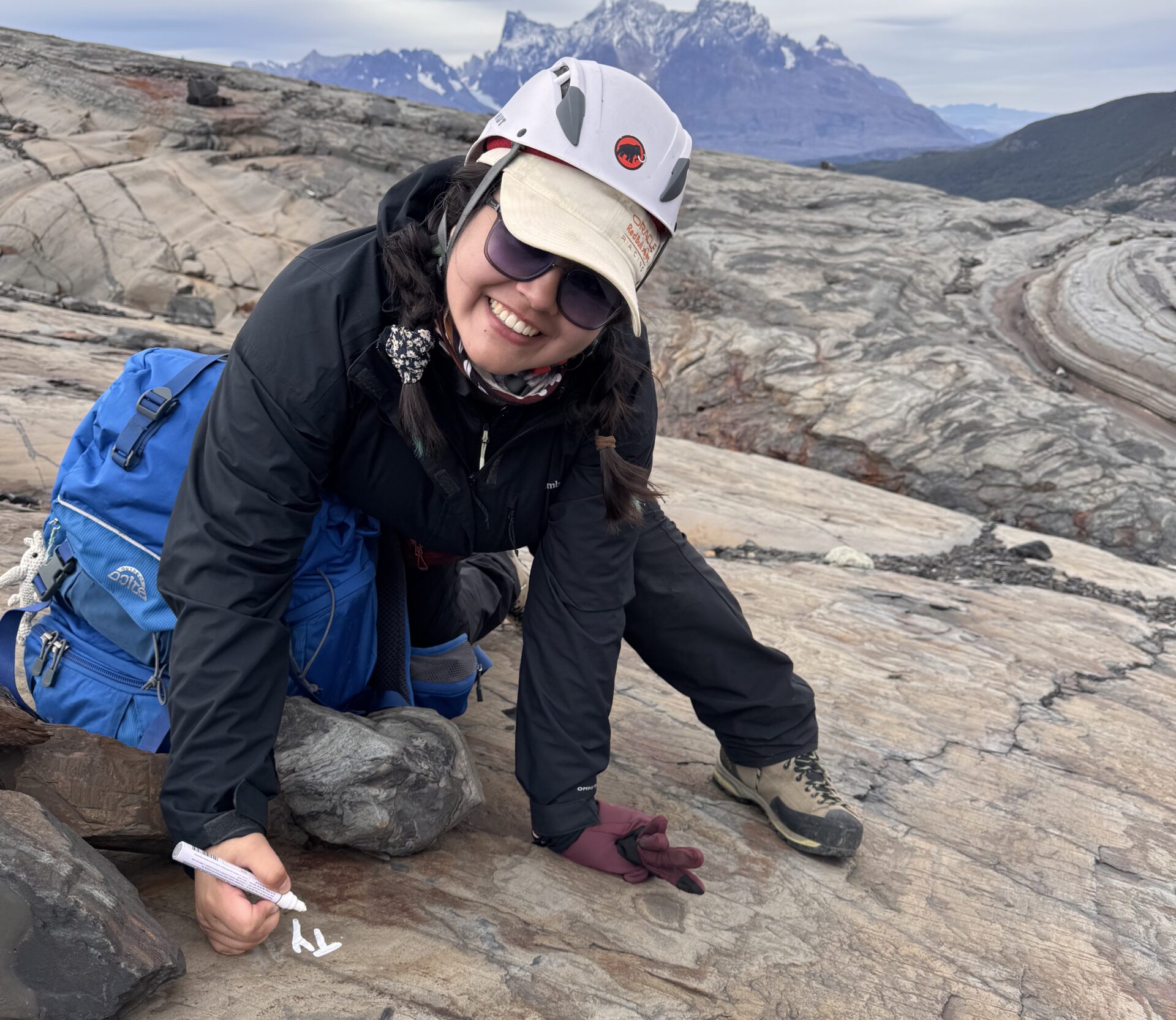 Javiera Delgado, estudiante de Paleontología UACh: “Los fósiles son una puerta de entrada para valorar nuestro patrimonio natural”