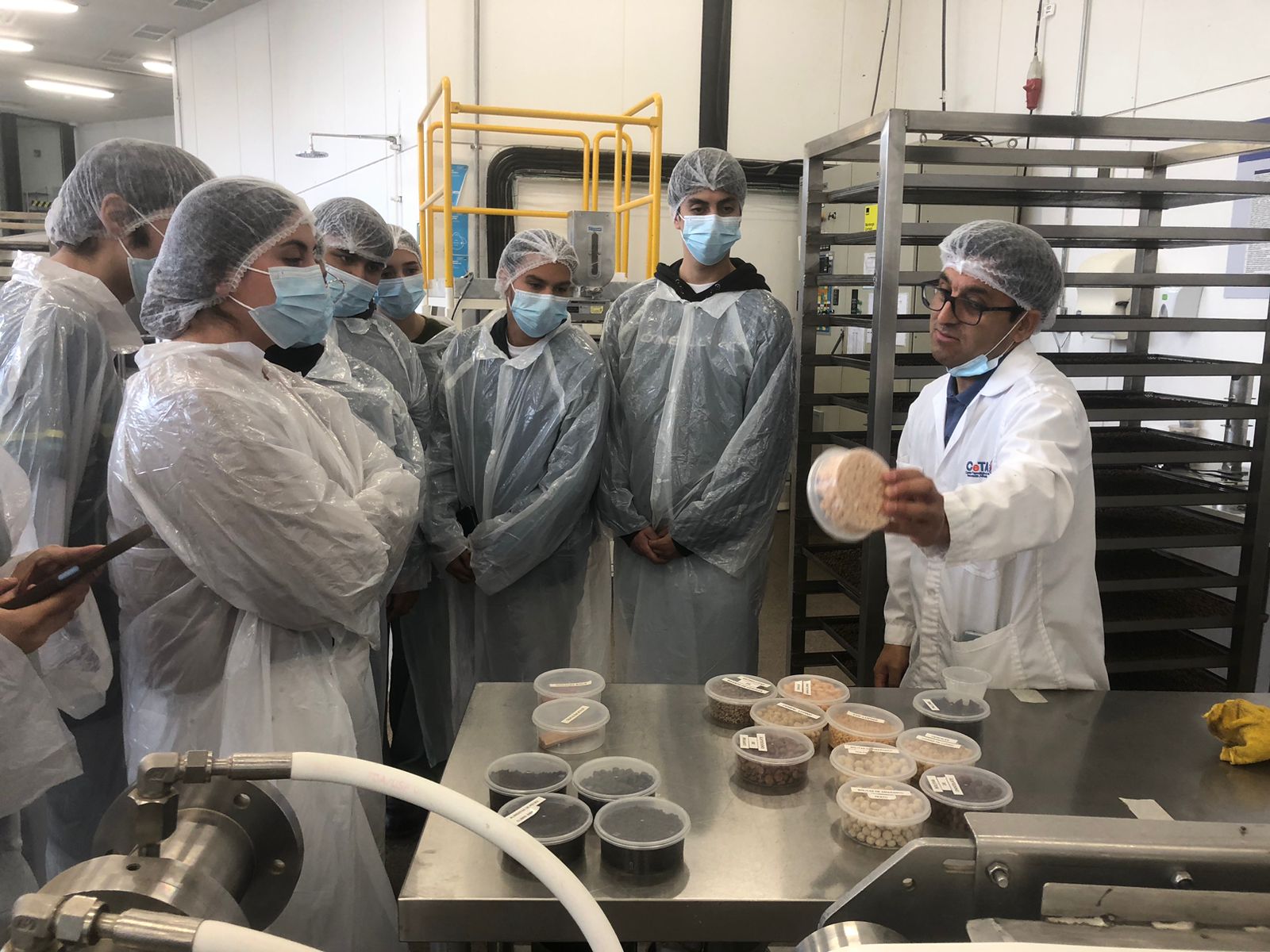 Estudiantes de Bioquímica de la Universidad de Talca fortalecen su formación en innovación alimentaria junto a CETAlimentos